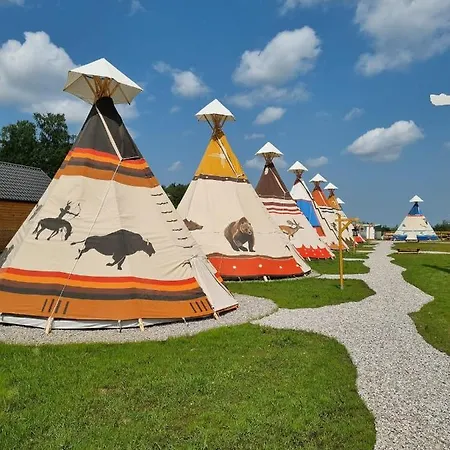 Οργανωμένο κάμπινγκ Indiana Camp - 150 M Od Suntago Park