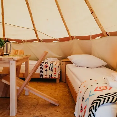 Οργανωμένο κάμπινγκ Indiana Camp - 150 M Od Suntago Park *