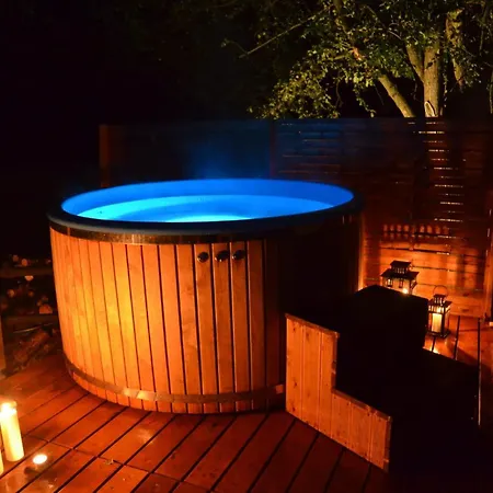 Οργανωμένο κάμπινγκ Indiana Camp - 150 M Od Suntago Park